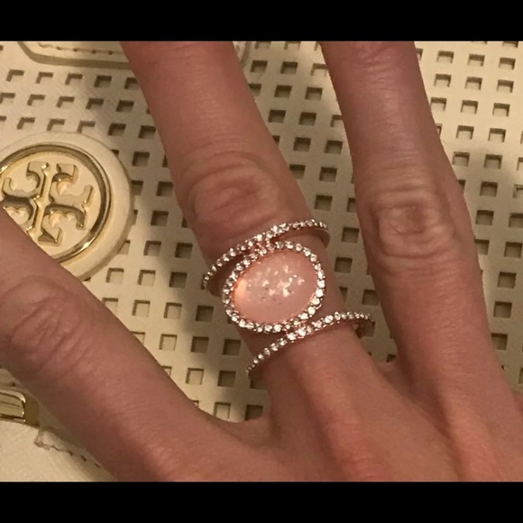 LAST!🆕 Iridescent embellished moonstone like ring - Picture 2 of 4